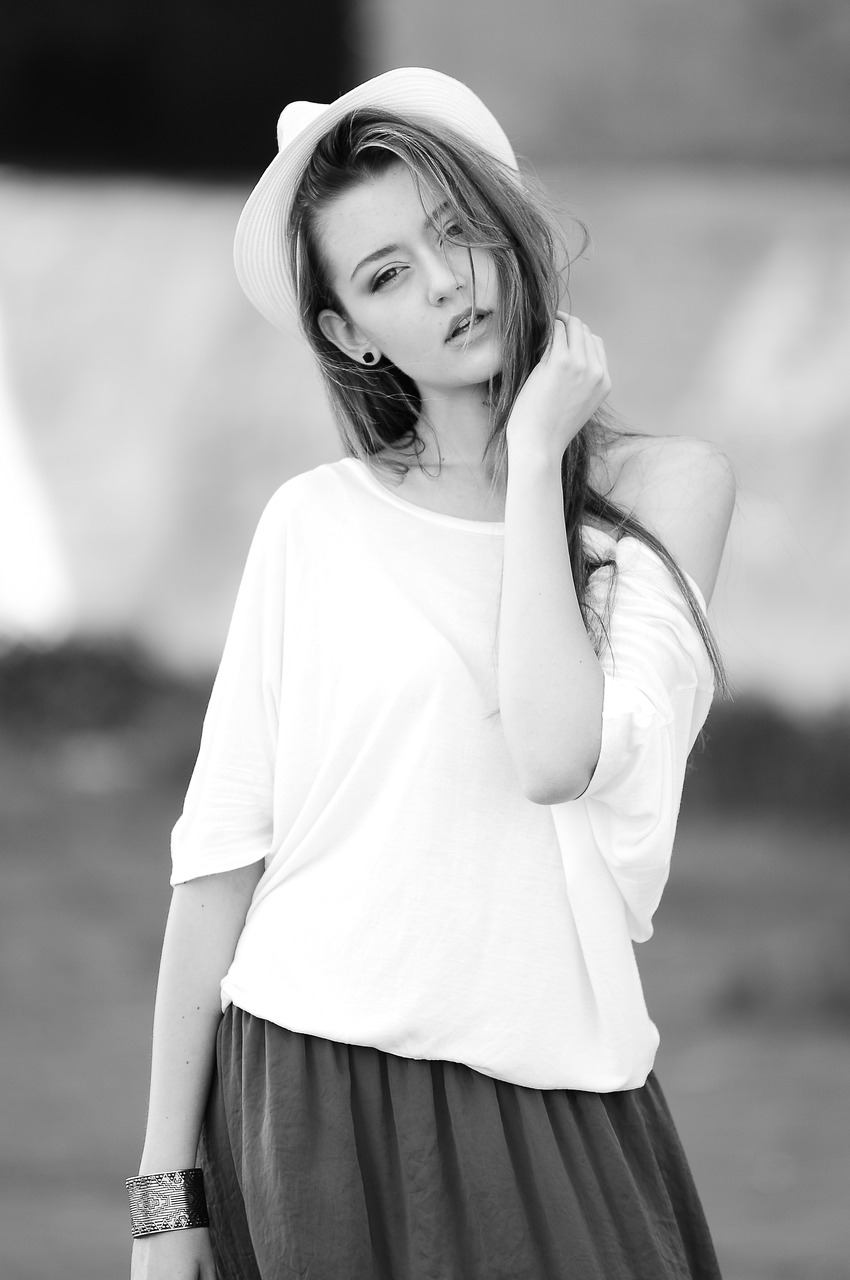 時(shí)尚潮流下的短發(fā)女生，最新流行發(fā)色多元展現(xiàn)