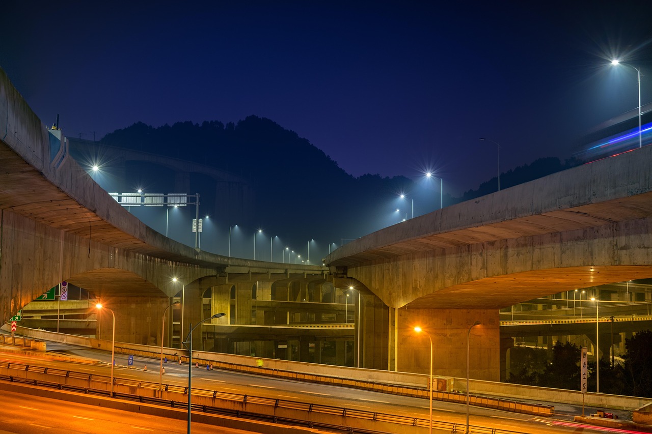 高速公路豬肉爭奪戰(zhàn)，最新動態(tài)分析