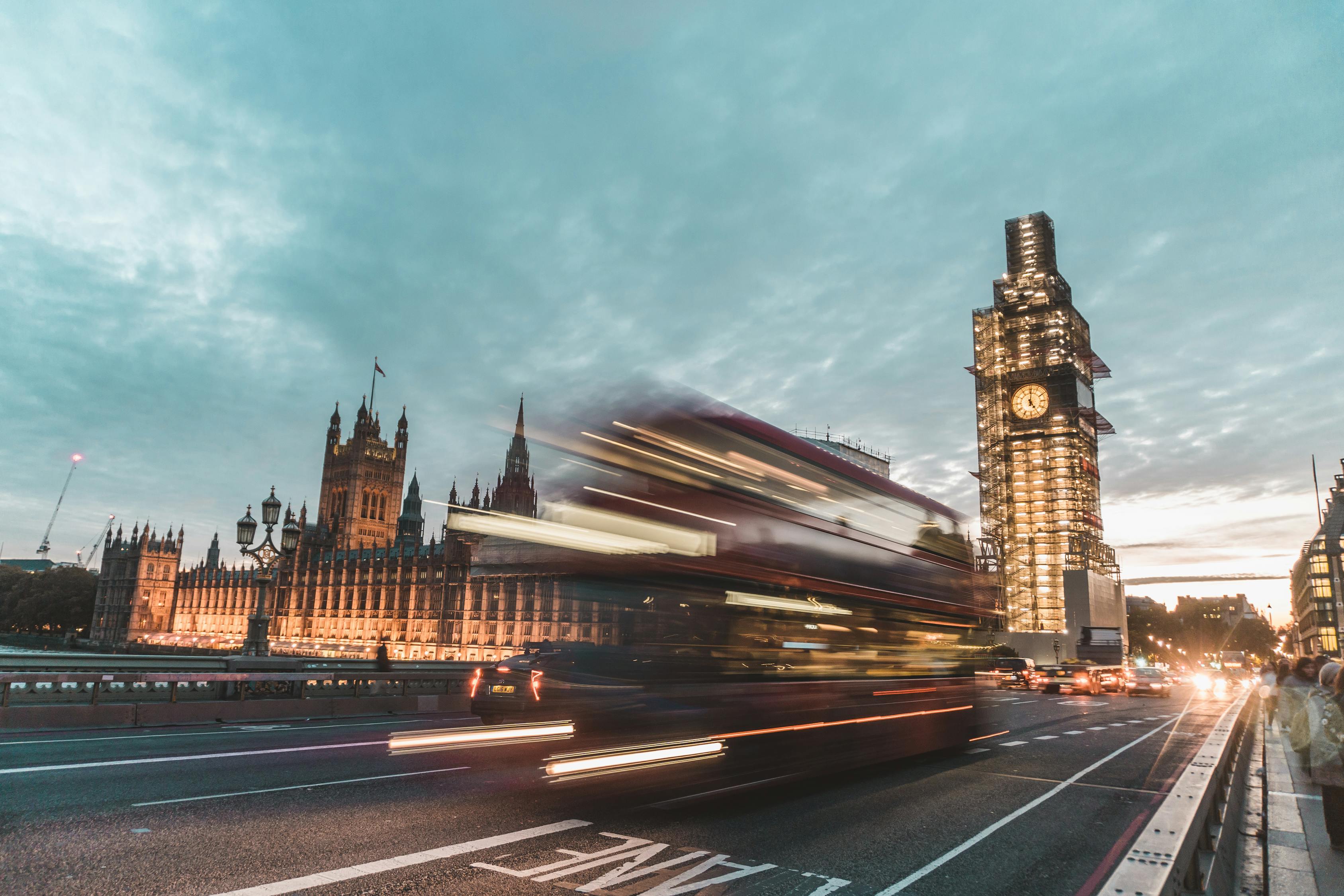 英國(guó)新一代航母進(jìn)展與挑戰(zhàn)，最新事件揭秘