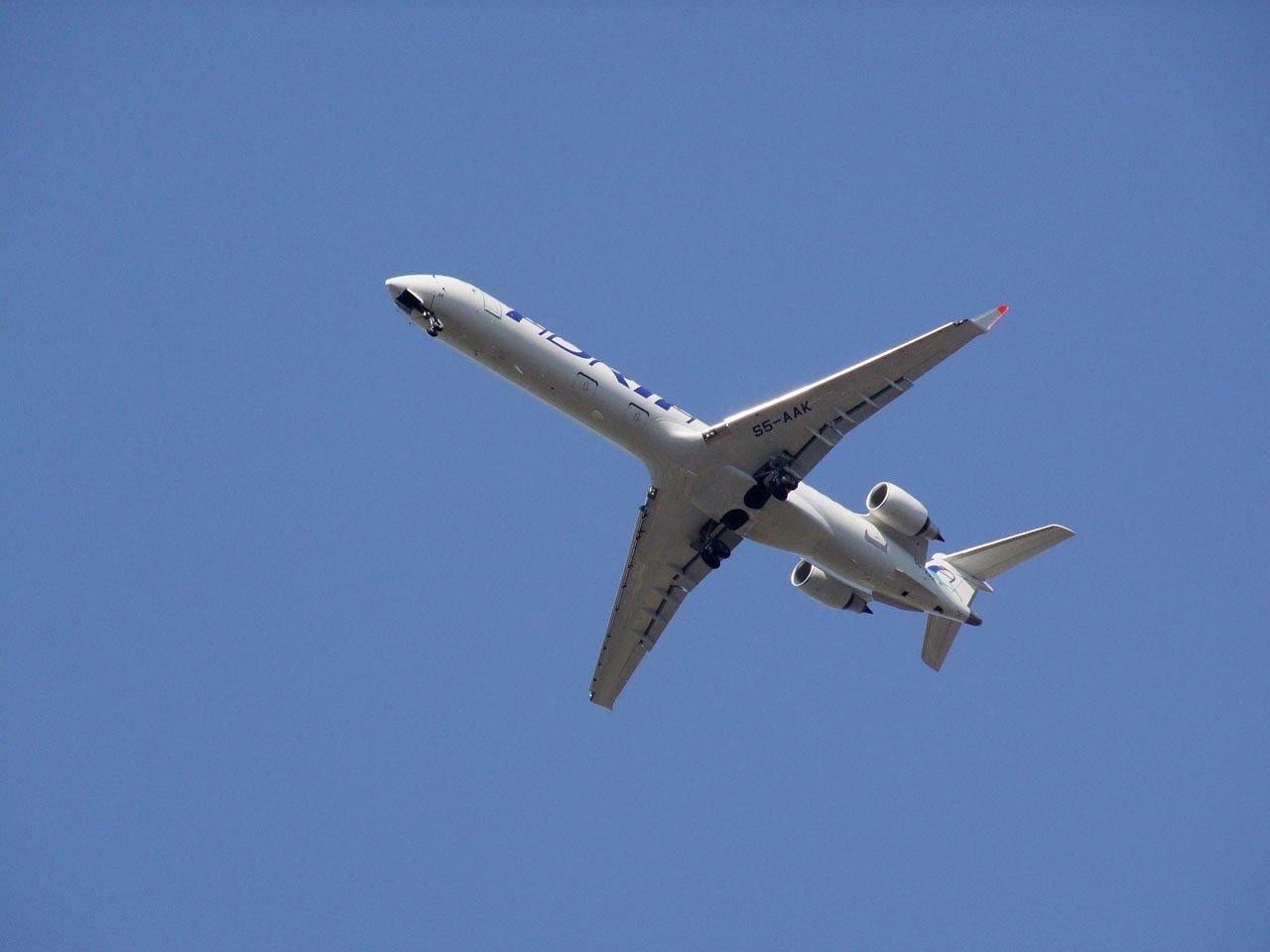 全球航空業(yè)面臨疫情挑戰(zhàn)，應(yīng)對(duì)策略與最新動(dòng)態(tài)